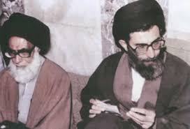 لعنت خدا بر جدا شونده از رهبری/وای به امتی که از رهبر الهی خود فاصله بگیرد، هلاک است، هلاک است، طعمه دشمن است