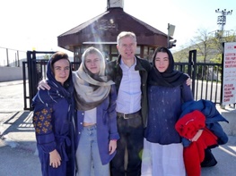 سفیر جدید انگلیس بهمراه خانواده اش در تهران + عکس سفیر جدید انگلیس بهمراه خانواده اش در تهران + عکس