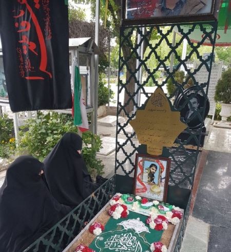 شهیدی که گفته بود سنگ قبر برایش نگذارند + عکس شهیدی که گفته بود سنگ قبر برایش نگذارند + عکس