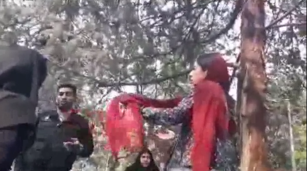سکوت در مقابل حمله پلیس فرانسه به یک ایرانی/حمله به ناجا به خاطر برخورد با یک مجرم! سکوت در مقابل حمله پلیس فرانسه به یک ایرانی/حمله به ناجا به خاطر برخورد با یک مجرم!