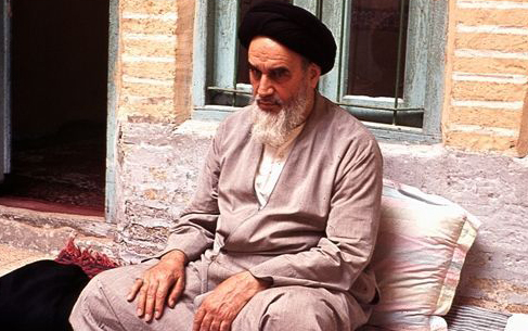 سوال عجیب یک خبرنگار آمریکایی درباره خانه امام(ره) سوال عجیب یک خبرنگار آمریکایی درباره خانه امام(ره)