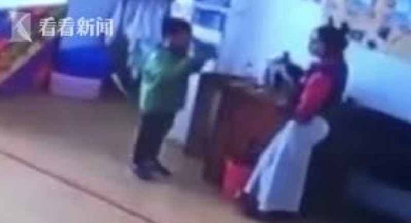 تنبیه عجیب دانش آموزان توسط معلم سنگدل + عکس تنبیه عجیب دانش آموزان توسط معلم سنگدل + عکس