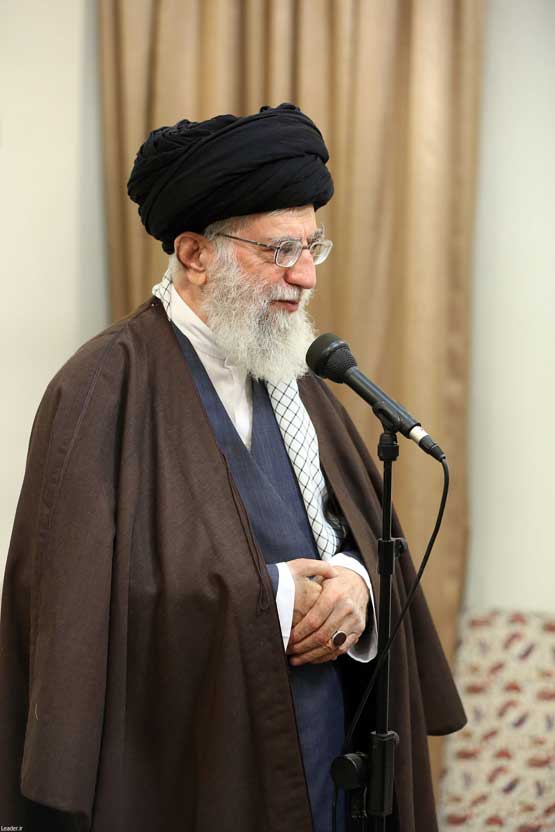 تجلیل رهبر انقلاب از مواضع انقلابی فرمانده کل ارتش/ ارتشِ فردا باید از ارتش امروز بهتر، قوی‌تر، کارآمدتر و انقلابی‌تر باشد + عکس
