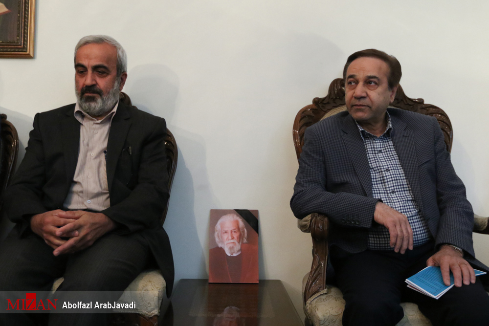 محمدگلریز: از شنیدن برخی ترانه‌ها خجالت می‌کشم