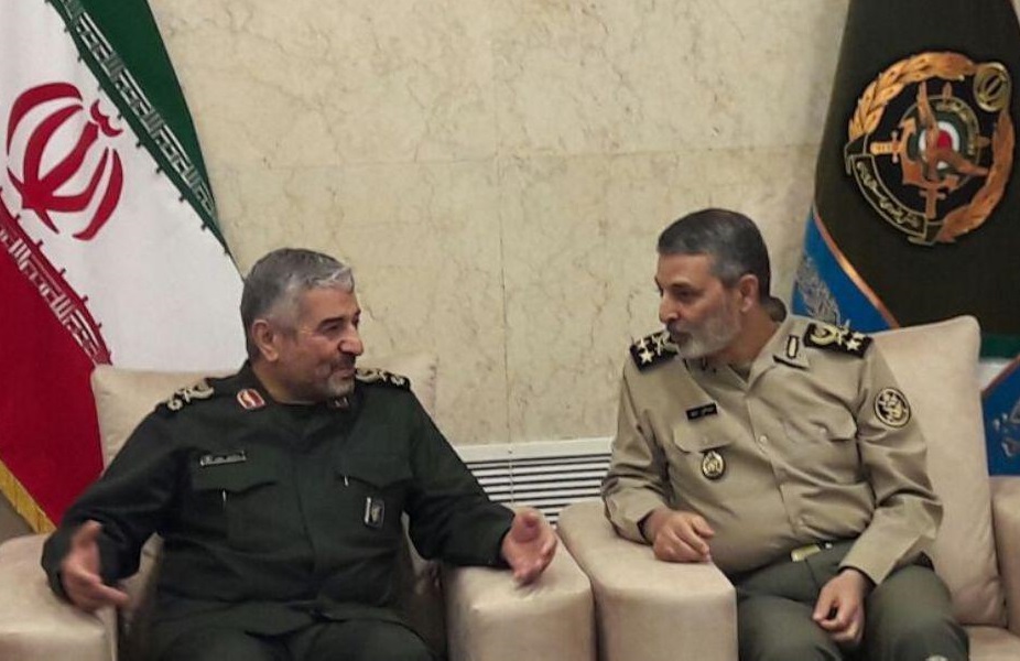 دیدار فرمانده کل سپاه با فرمانده کل ارتش/ تاکید بر اقدامات مشترک برای مقابله با هرگونه تهدیداحتمالی