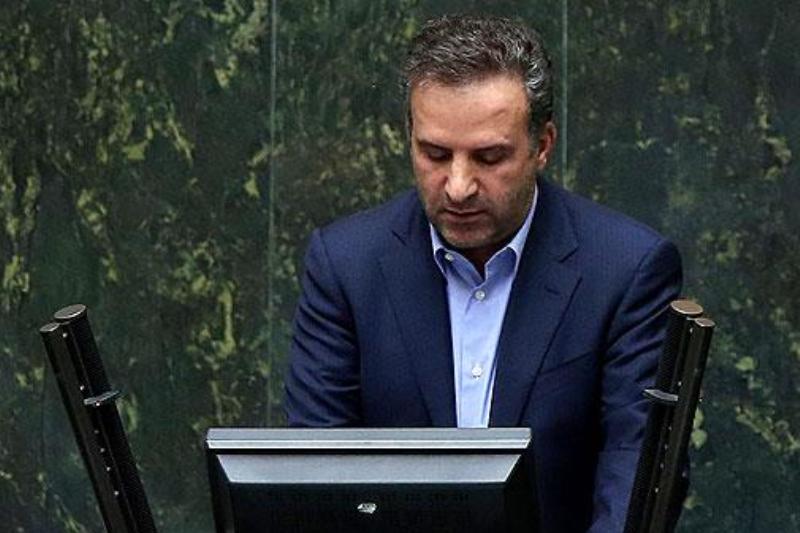 البته که باید مشکی پوشید اما، نه جنابعالی و برخی دیگر از همفکرانتان! بلکه ملت مسلمان ایران... البته که باید مشکی پوشید اما، نه جنابعالی و برخی دیگر از همفکرانتان! بلکه ملت مسلمان ایران...