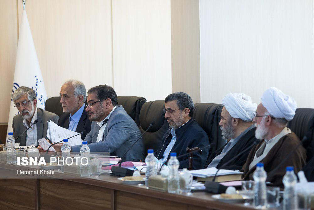 احمدینژاد و دوراهی حضور یا عدم حضور در مجمع! احمدینژاد و دوراهی حضور یا عدم حضور در مجمع!