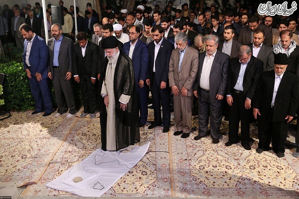 عکس/ دیدار جمعی از شاعران و اهالی فرهنگ و ادب