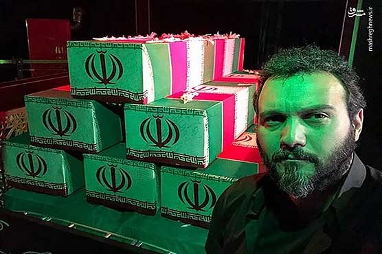 سلفی کامبیز دیرباز با تابوت شهدای گمنام + عکس سلفی کامبیز دیرباز با تابوت شهدای گمنام + عکس