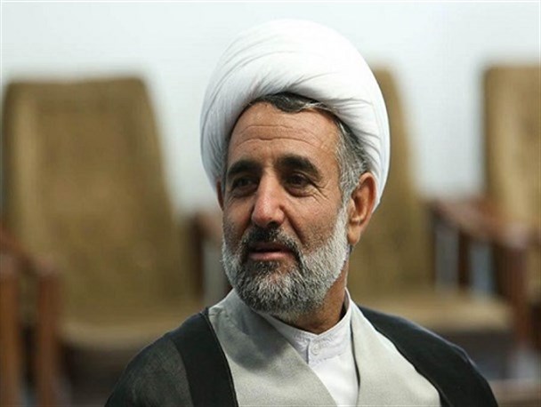 اجازه بازدید از مراکز نظامی کشور یعنی پذیرش ذلت