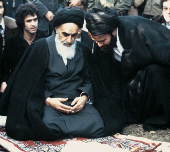 امام(ره): گاهی یک امام(ره): گاهی یک
