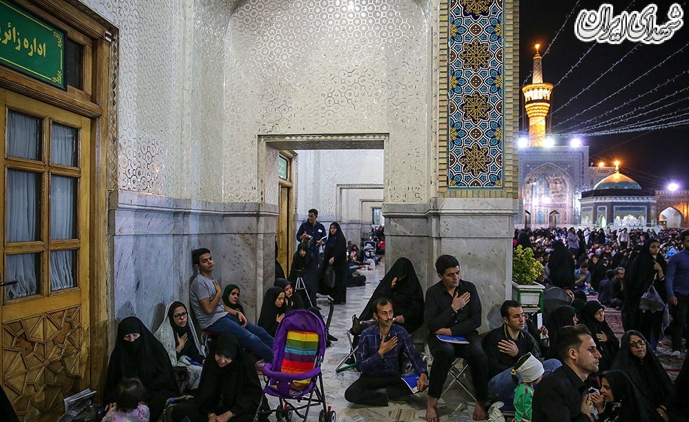 عکس/مراسم احیای شب نوزدهم ماه رمضان در حرم امام رضا (ع)