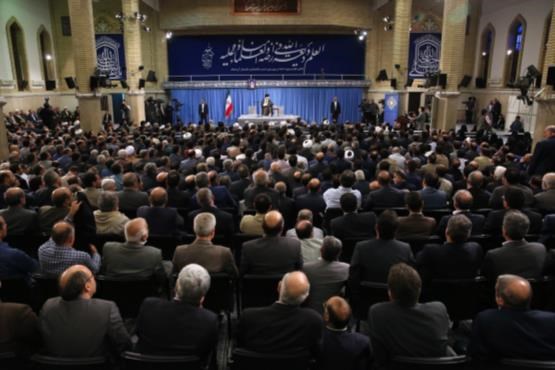دیدار جمعی از استادان، نخبگان و پژوهشگران با رهبر انقلاب