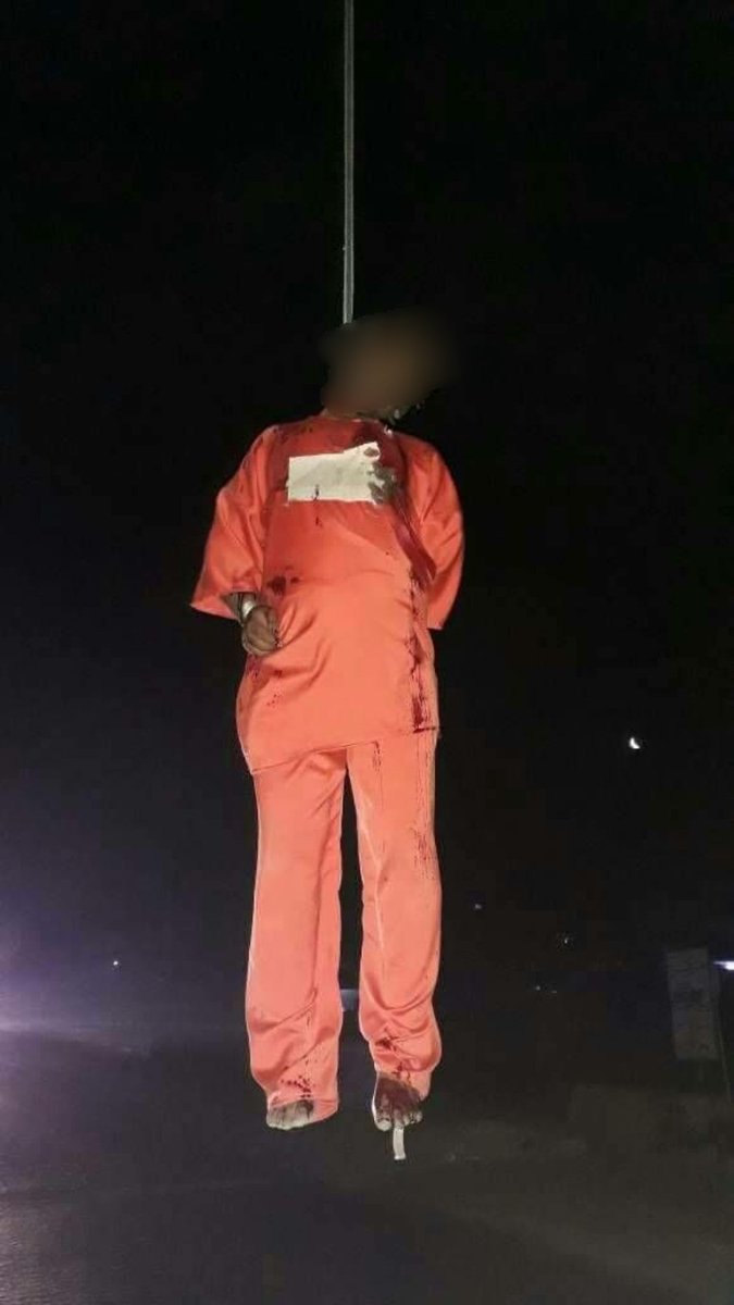 حضور علنی داعش در ادلب با بریدن سر + عکس حضور علنی داعش در ادلب با بریدن سر + عکس