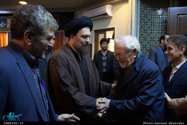 نمیشود هم مدعی امام بود هم با دشمنان امام عکس یادگاری گرفت! نمیشود هم مدعی امام بود هم با دشمنان امام عکس یادگاری گرفت!