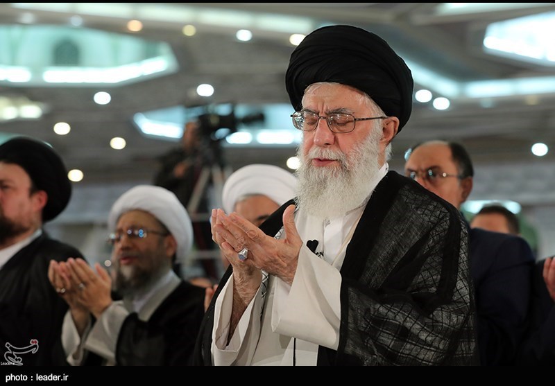 برگزاری نماز عید فطر به امامت رهبر انقلاب در مصلی برگزاری نماز عید فطر به امامت رهبر انقلاب در مصلی
