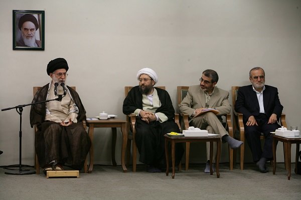 ناگفتههایی از جلسه نمایندگان نامزدهای انتخابات ۸۸ با رهبر انقلاب ناگفتههایی از جلسه نمایندگان نامزدهای انتخابات ۸۸ با رهبر انقلاب