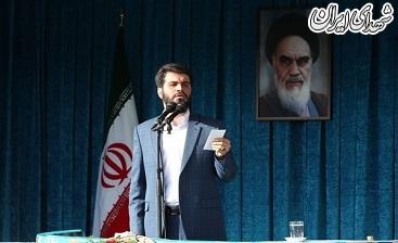 ناراحتی شدید از اشعار انقلابی مداح انقلابی در نماز عید فطر!/ رهبر انقلاب:خود بنده هم صف اولی هستم! ناراحتی شدید از اشعار انقلابی مداح انقلابی در نماز عید فطر!/ رهبر انقلاب:خود بنده هم صف اولی هستم!