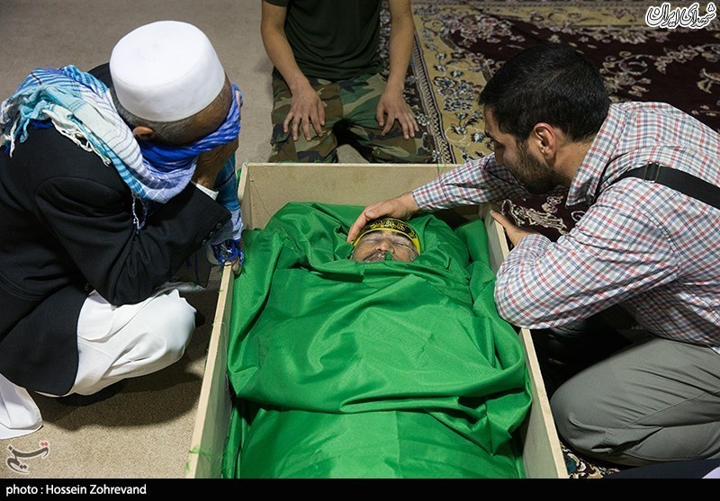وداع با پیکر شهید فاطمیون در معراج شهدا/ عکس وداع با پیکر شهید فاطمیون در معراج شهدا/ عکس