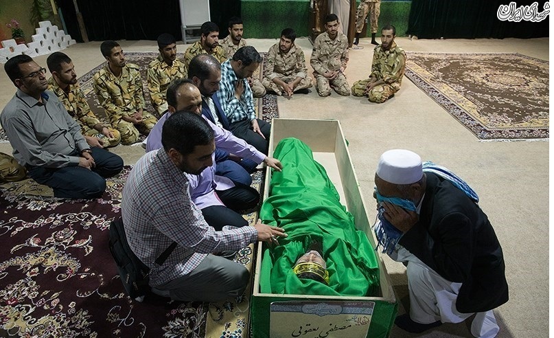 وداع با پیکر شهید فاطمیون در معراج شهدا/ عکس وداع با پیکر شهید فاطمیون در معراج شهدا/ عکس