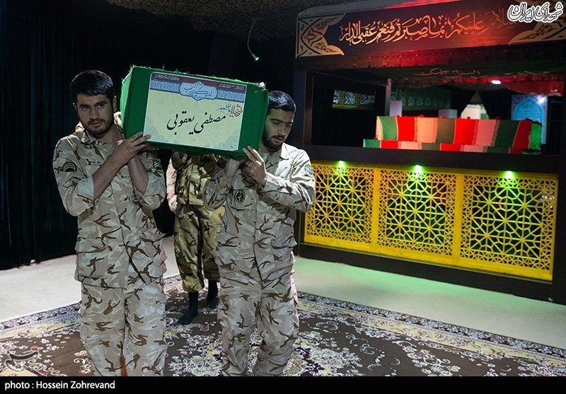 وداع با پیکر شهید فاطمیون در معراج شهدا/ عکس وداع با پیکر شهید فاطمیون در معراج شهدا/ عکس