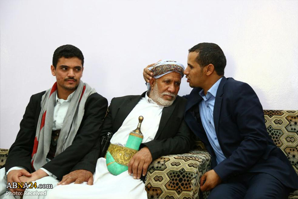 پدر شهید صالح الصماد به فرزندش پیوست + عکس پدر شهید صالح الصماد به فرزندش پیوست + عکس