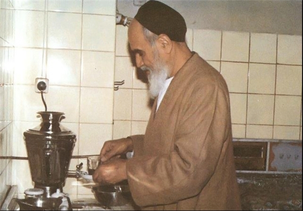 تصویر جعلی که این روزها به امام منتسب میکنند+سند تصویر جعلی که این روزها به امام منتسب میکنند+سند