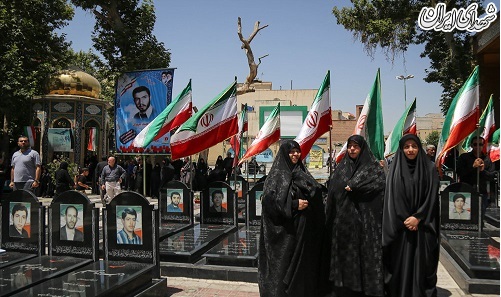 تشییع پیکر شهید محمد عزیزی پس از 37 سال