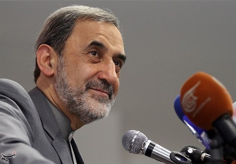 برای ارائه پیام رهبری و روحانی: سفر ولایتی به مسکو