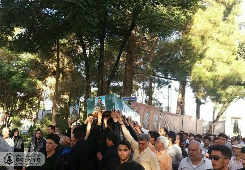پیکر مطهر 4 شهید فاطمیون به خاک سپرده شد + عکس پیکر مطهر 4 شهید فاطمیون به خاک سپرده شد + عکس