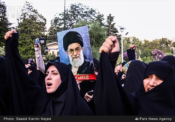 خواهرم! نگذار به اسم آزادی زن پوشش را از تو بگیرند/ حجاب شما برتر از خون شهیدان است خواهرم! نگذار به اسم آزادی زن پوشش را از تو بگیرند/ حجاب شما برتر از خون شهیدان است