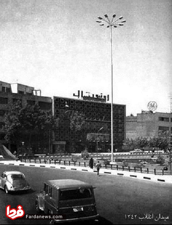 سینما اونیورسال میدان انقلاب در سال ۱۳۴۲ + عکس