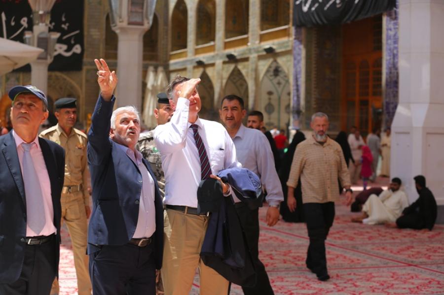 تشرف سفیر آلمان به زیارت حرم امیرالمومنین(ع) + عکس تشرف سفیر آلمان به زیارت حرم امیرالمومنین(ع) + عکس