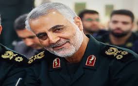 دختر 8 ساله جوایز خود را به سردار سلیمانی اهدا کرد دختر 8 ساله جوایز خود را به سردار سلیمانی اهدا کرد