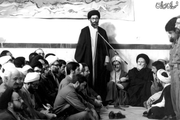 سخنرانی رهبر انقلاب در محضر امام روح الله (ره) + عکس