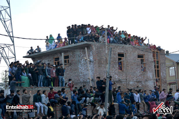 سنگ تمام کشمیریها در تشییع جنازه یک داعشی! + عکس سنگ تمام کشمیریها در تشییع جنازه یک داعشی! + عکس