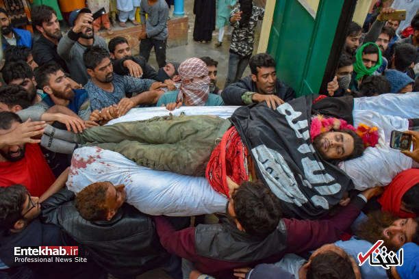 سنگ تمام کشمیریها در تشییع جنازه یک داعشی! + عکس سنگ تمام کشمیریها در تشییع جنازه یک داعشی! + عکس