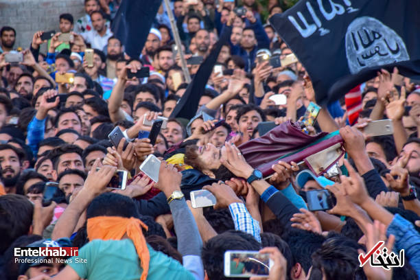 سنگ تمام کشمیریها در تشییع جنازه یک داعشی! + عکس سنگ تمام کشمیریها در تشییع جنازه یک داعشی! + عکس