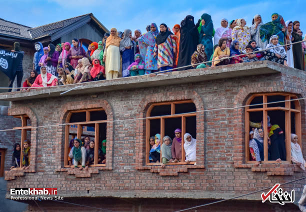 سنگ تمام کشمیریها در تشییع جنازه یک داعشی! + عکس سنگ تمام کشمیریها در تشییع جنازه یک داعشی! + عکس