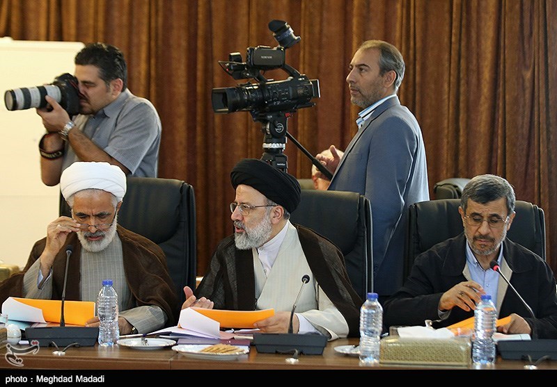 حضور احمدی نژاد در جلسه امروز مجمع تشخیص + عکس