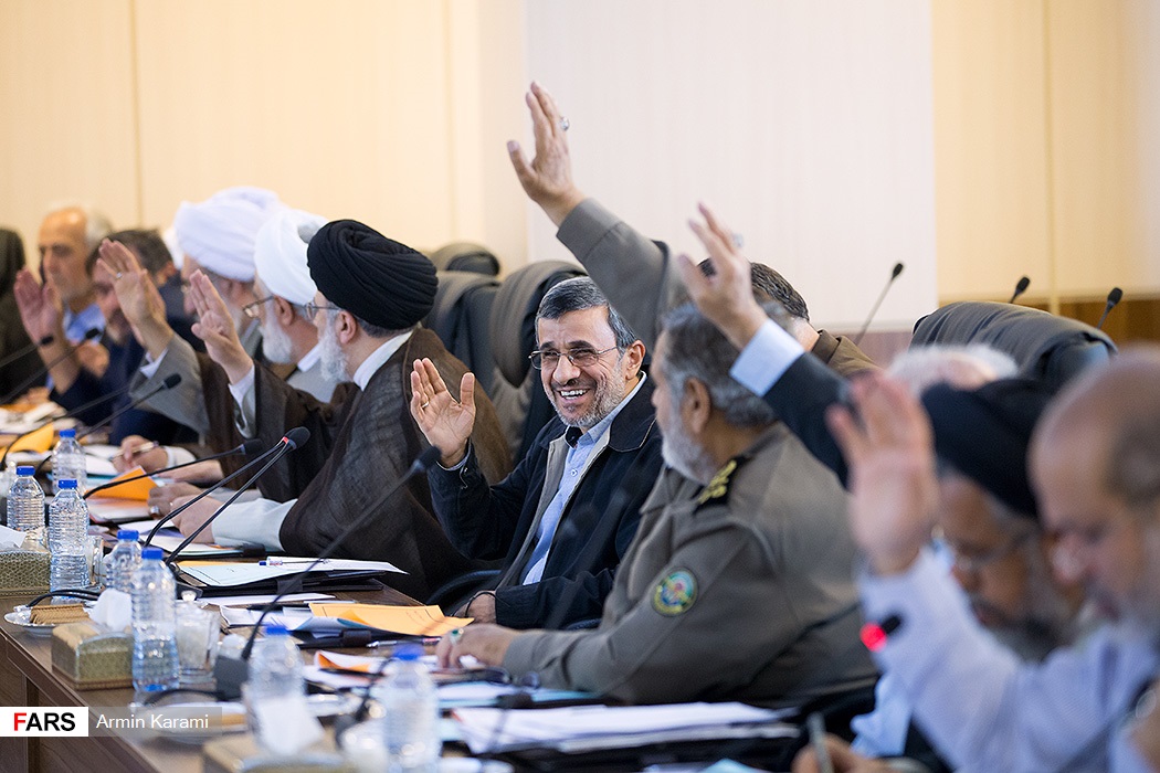 حضور احمدی نژاد در جلسه امروز مجمع تشخیص + عکس