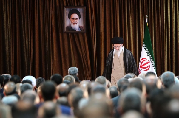 دیدار وزیر و مسئولان وزارت خارجه با رهبر انقلاب دیدار وزیر و مسئولان وزارت خارجه با رهبر انقلاب