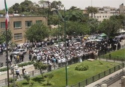 تجمع آموزشیاران نهضت سواد آموزی در مقابل مجلس