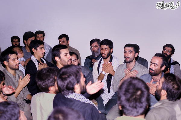 عزاداری رهبر انقلاب در کنار رزمندگان عاشورا + عکس