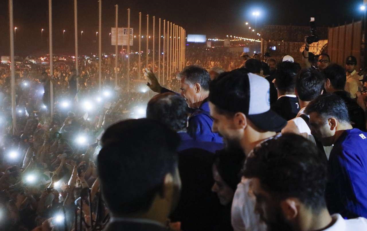 بازگشت ملی پوشان فوتبال ایران در میان استقبال باشکوه