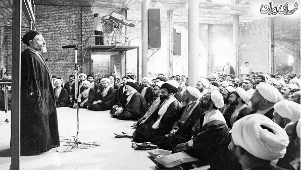 سخنرانی شهید بهشتی در محضر امام(ره) + عکس