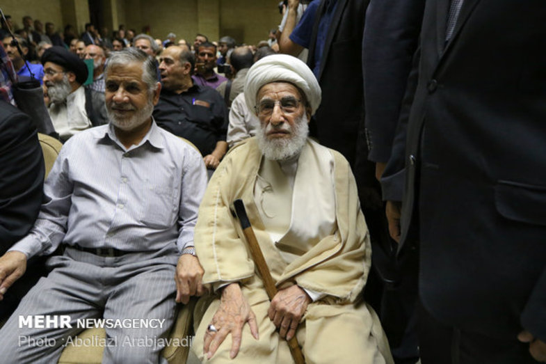 آیت الله جنتی در مراسم ختم پدر وحید حقانی + عکس
