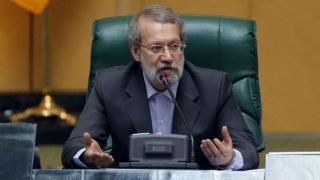 لاریجانی: دیگر ارز دولتی به مسافران پرداخت نمیشود