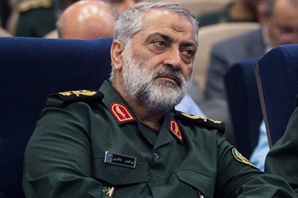 سپاه پاسداران باید در