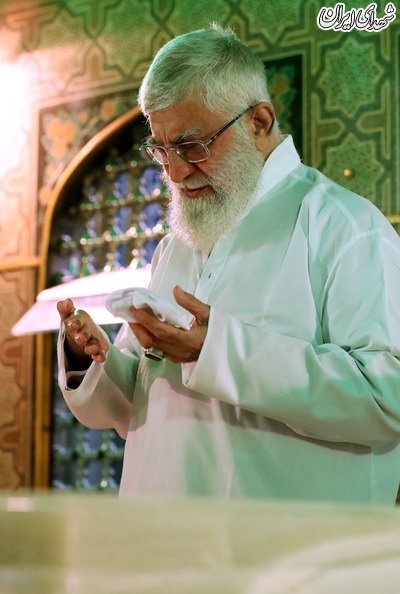 غبارروبی مضجع مطهر حضرت امام رضا (علیهالسلام) غبارروبی مضجع مطهر حضرت امام رضا (علیهالسلام)